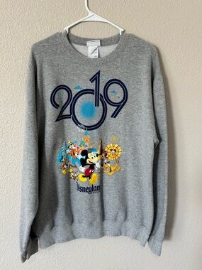 Disney Parks 2019 Gray Crew Neck Sweatshirt Unisex Size Large